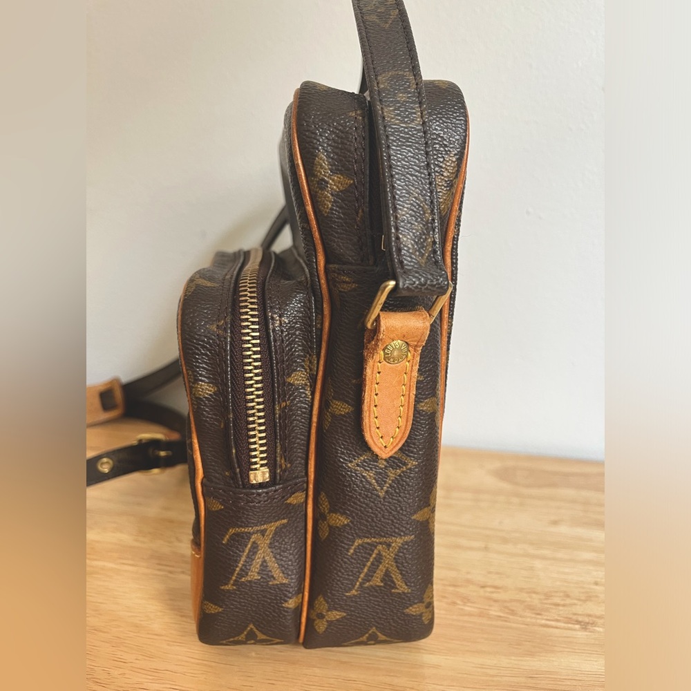 🎊SOLD🎊Louis Vuitton Amazone Vintage Monogram Crossbody bag✨ - Picture 5 of 16